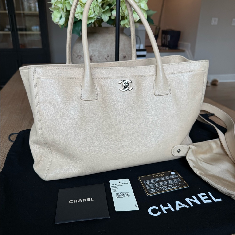 CHANEL Executive Cerf Tote